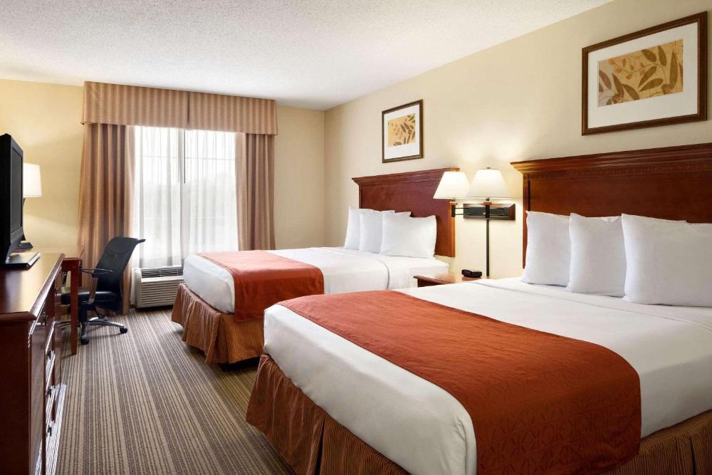 Queen Room with Two Queen Beds interior